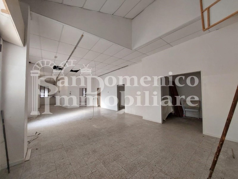 Immobile commerciale in Vendita a Cascina, 115'000€, 170 m²