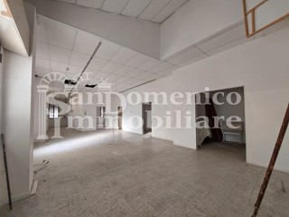Immobile commerciale in Vendita a Cascina, 115'000€, 170 m²