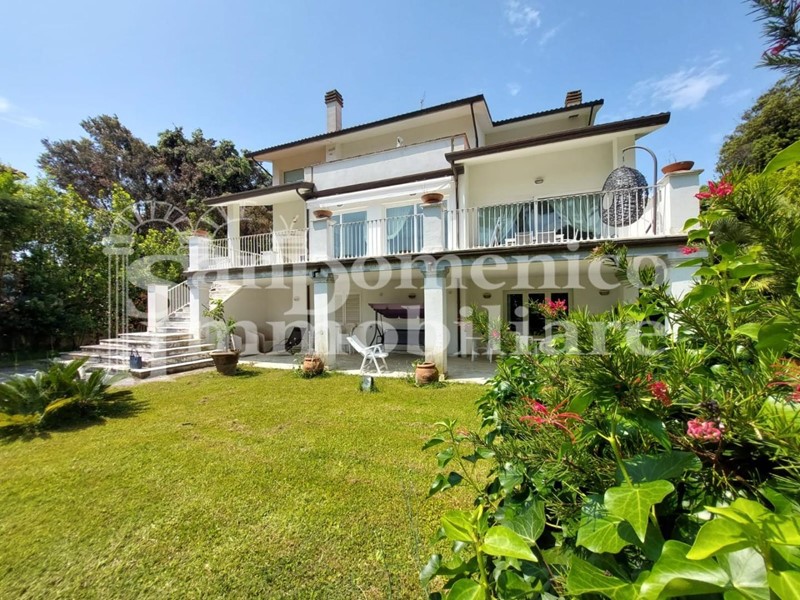 Villa in Vendita a Pisa, zona Tirrenia, 1'350'000€, 450 m², arredato