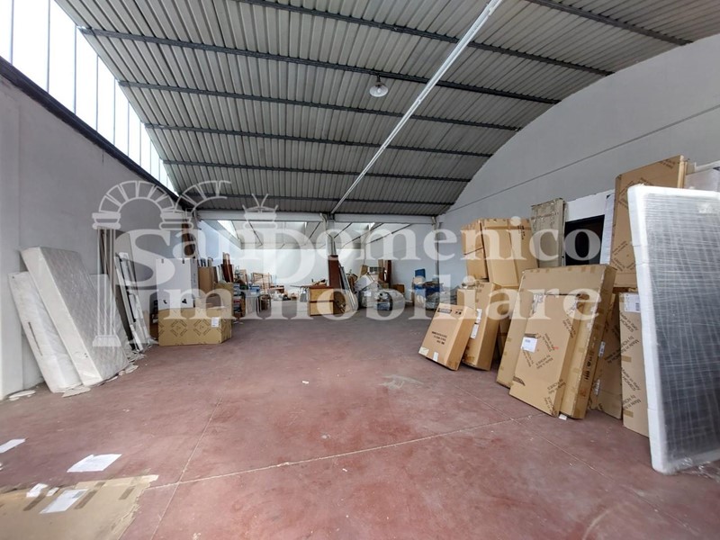 Capannone in Vendita a Vicopisano, zona Lugnano, 118'000€, 260 m²