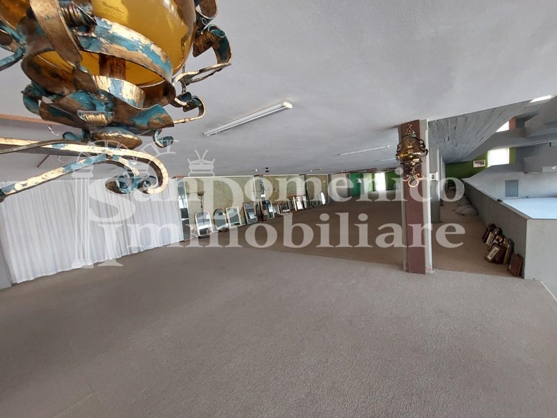 Capannone in Vendita a Casciana Terme Lari, zona Perignano, 300'000€, 2000 m²