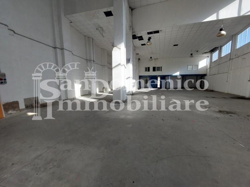 Capannone in Vendita a Livorno, 1'350'000&euro;, 1952 m²