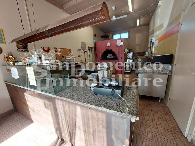 Attività commerciale in Vendita a Cascina, zona Musigliano, 50'000€, 80 m²