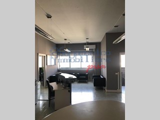 Ufficio in Vendita a San Giuliano Terme, zona San Martino a Ulmiano, 130'000€, 155 m²