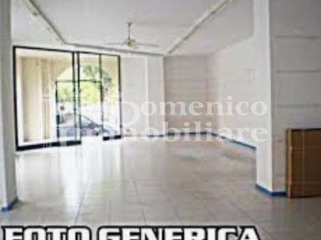 Negozio in Affitto a Cascina, zona Navacchio, 350€, 30 m²