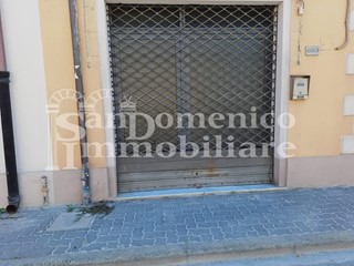 Negozio in Affitto a Cascina, zona Navacchio, 350€, 30 m²
