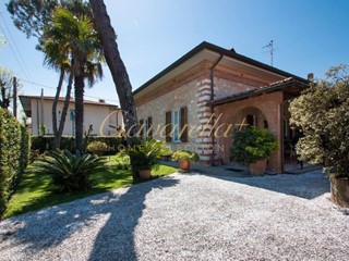Villa in Affitto a Forte dei Marmi, 180 m², arredato