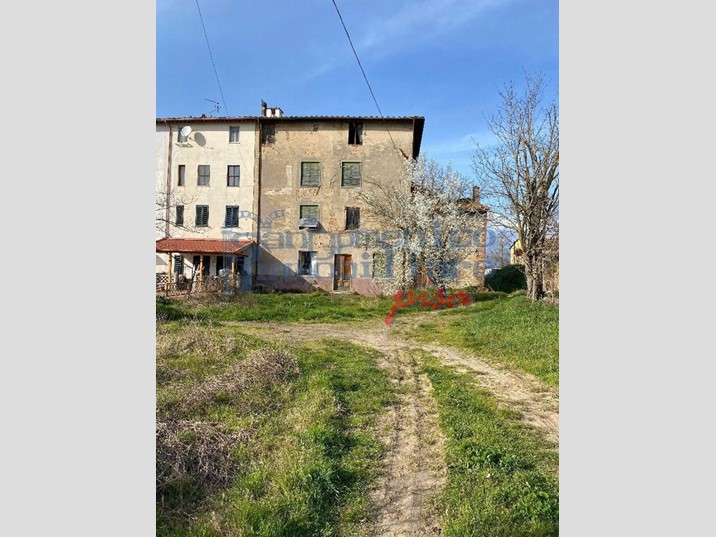 Casa di corte in Vendita a Porcari, zona Carlotti, 120'000€, 300 m²