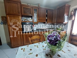 Casa Indipendente in Vendita a Cascina, zona San Lorenzo Alle Corti, 235'000€, 85 m², con Box