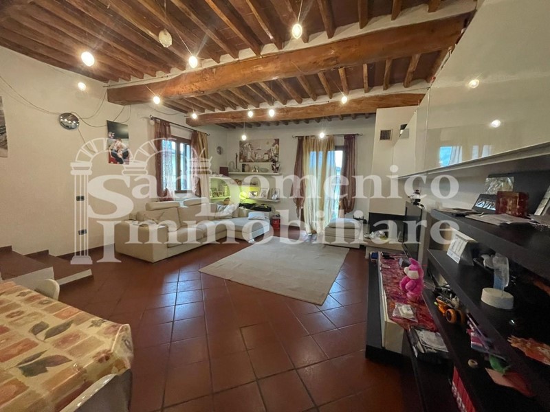 Quadrilocale in Vendita a Cascina, zona Visignano, 209'000€, 144 m², con Box