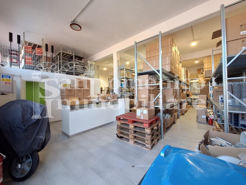 Laboratorio in Vendita a Vicopisano, zona San Giovanni Alla Vena, 118'000€, 160 m²