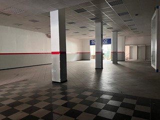 Immobile commerciale in Affitto a Castel di Lama, 800€, 770 m²