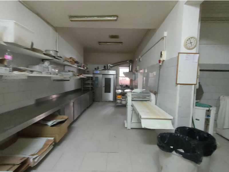 Immobile commerciale in Vendita a Ravenna, zona Lido Di Savio, 107'250€, 284 m²