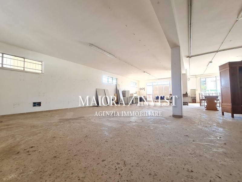 Capannone in Vendita a Sant'Egidio alla Vibrata, 105'000€, 190 m²
