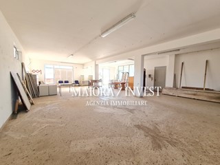 Monolocale in Vendita a Sant'Egidio alla Vibrata, 105'000€, 190 m²