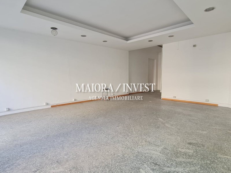 Immobile commerciale in Vendita a Sant'Egidio alla Vibrata, 99'000€, 95 m²