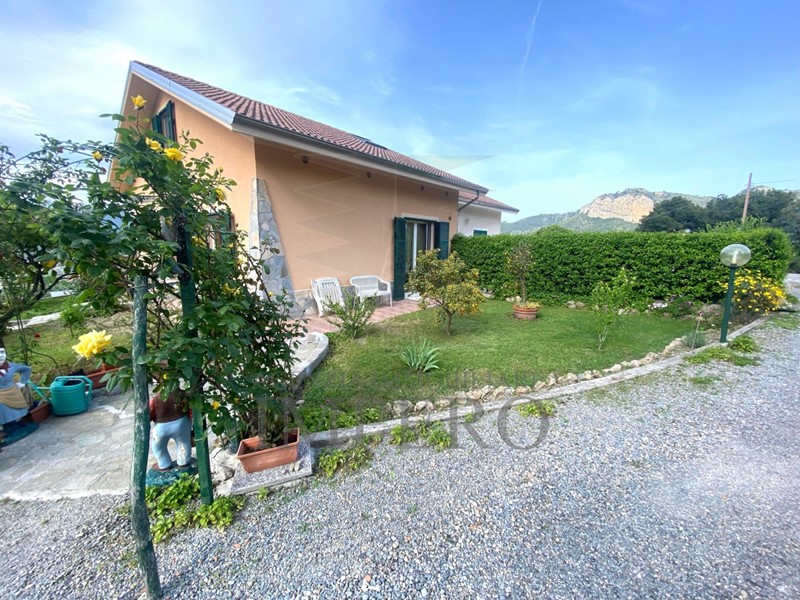 Casa Semi Indipendente in Vendita a Ventimiglia, zona San Bernardo, 330'000€, 120 m²