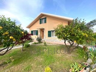 Casa Semi Indipendente in Vendita a Ventimiglia, zona San Bernardo, 330'000€, 120 m²