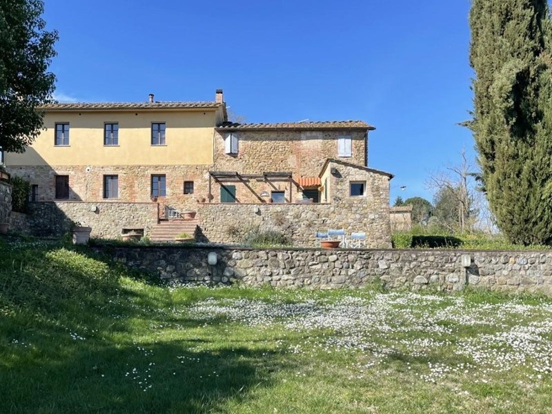 Casale in Vendita a Siena, zona San Giovanni a Cerreto, 1'200'000€, 450 m², con Box