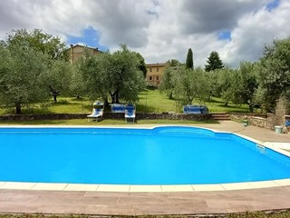 Casale in Vendita a Siena, zona San Giovanni a Cerreto, 1'200'000€, 450 m², con Box