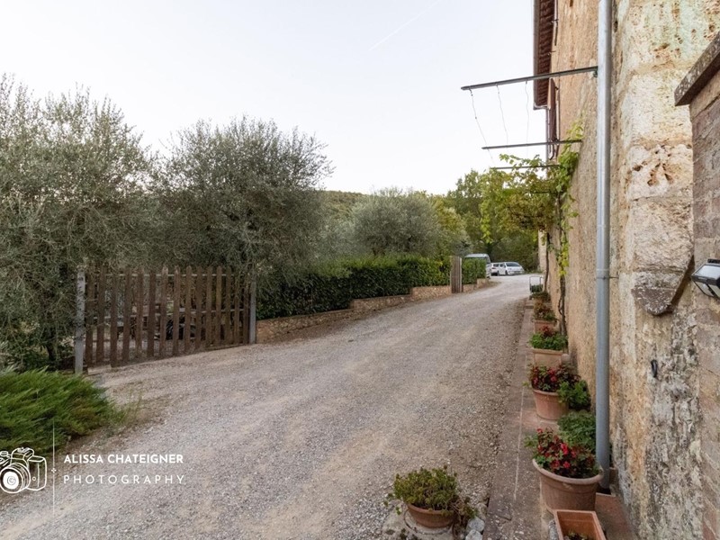 Casale in Vendita a Monteriggioni, zona Pian Del Lago, 600'000€, 310 m², arredato