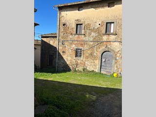 Casa Semi Indipendente in Vendita a Vinci, zona Faltognano, 200'000€, 300 m², con Box