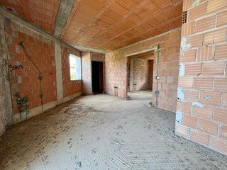 Appartamento in Vendita a Casciana Terme Lari, zona Lari, 115'000€, 120 m², con Box