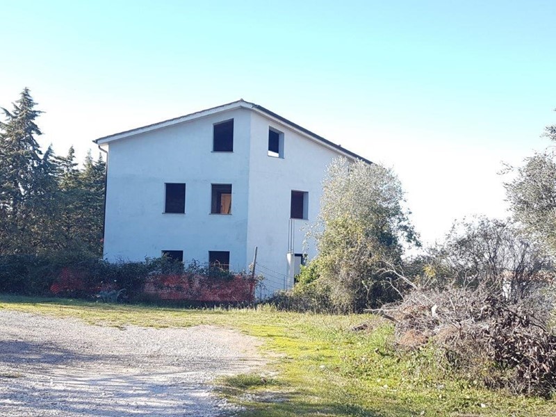 Villa in Vendita a Casciana Terme Lari, zona Lari, 250'000€, 240 m², con Box