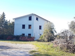 Villa in Vendita a Casciana Terme Lari, zona Lari, 250'000€, 240 m², con Box