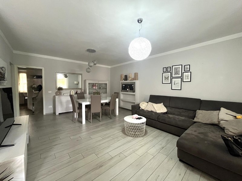 Villetta a schiera in Vendita a Seravezza, zona Querceta, 560'000&euro;, 155 m², arredato