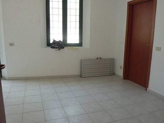 Magazzino in Affitto a Cascina, zona Navacchio, 600€, 60 m²
