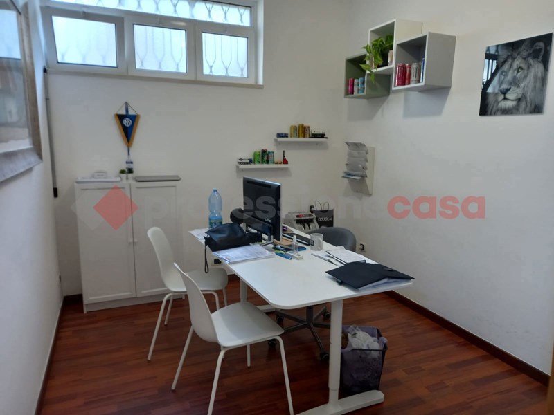Ufficio in Affitto a Bari, 650€, 55 m²