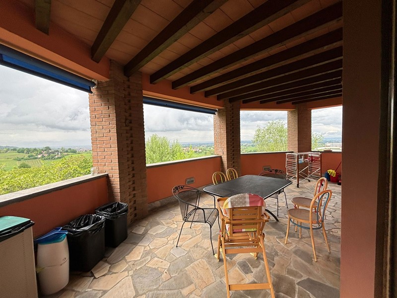 Villa in Vendita a Zenevredo, 550'000€, 350 m², arredato