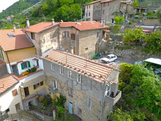 Casa Semi Indipendente in Vendita a Ventimiglia, zona Latte, 89'500€, 55 m²