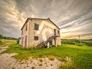 Casa Indipendente in Vendita a Serra San Quirico, zona Serra San Quirico, 89'000€, 322 m²