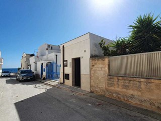 Casa Indipendente in Vendita a Polignano a Mare, 100'000€, 37 m²