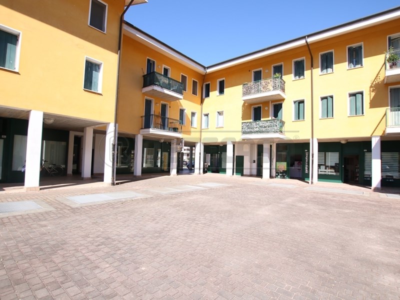 Immobile commerciale in Vendita a Arcugnano, zona Torri di Arcugnano, 62'000&euro;, 70 m²