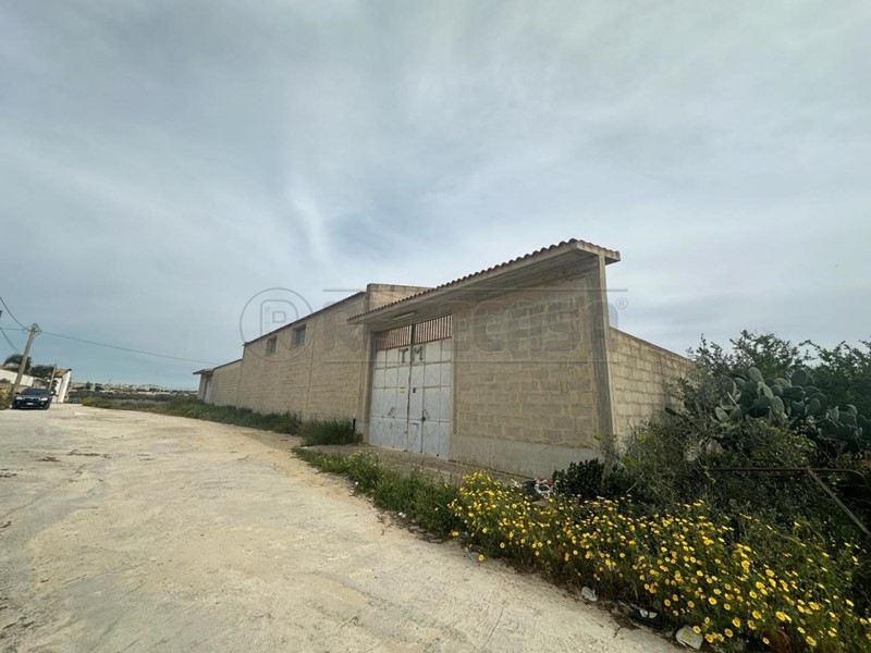 Capannone in Vendita a Mazara del Vallo, 295'000€, 500 m²