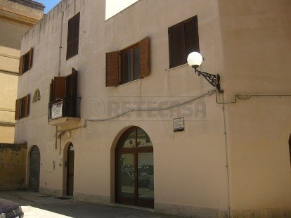 Immobile commerciale in Affitto a Mazara del Vallo, 1'000€, 500 m²