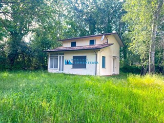 Villa in Vendita a Massa, zona Poveromo, 600'000€, 120 m², arredato