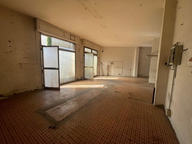 Immobile commerciale in Vendita a Poggibonsi, 80'000€, 100 m²