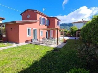 Casa Indipendente in Affitto a Pietrasanta, zona Baccatoio, 15'000€, 120 m², arredato