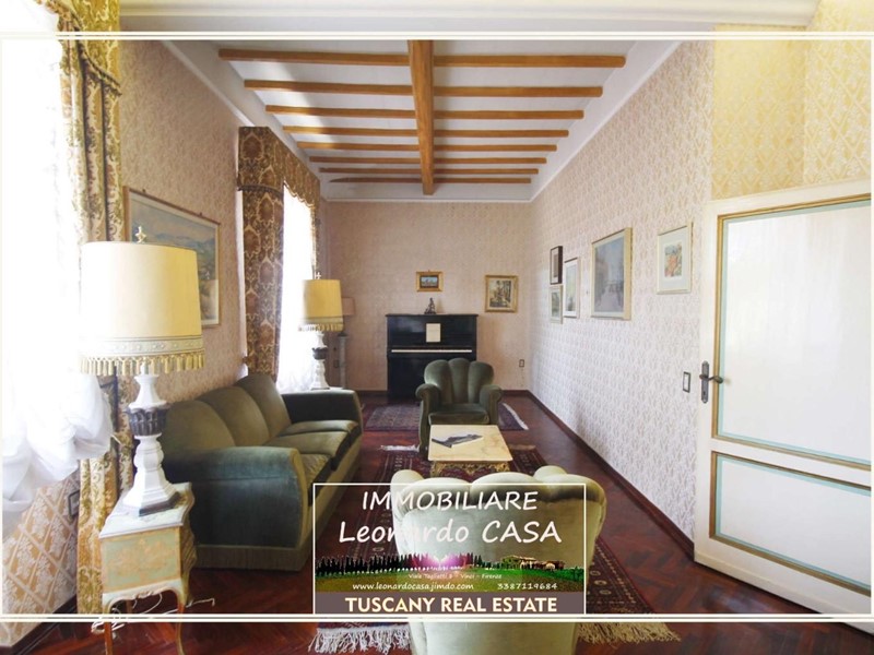 Villa in Vendita a Vinci, 280'000€, 315 m², con Box