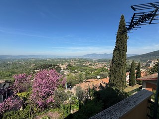 Trilocale in Vendita a Stroncone, 38'000€, 75 m²