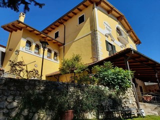 Villa in Vendita a Tagliacozzo, 570'000€, 300 m²