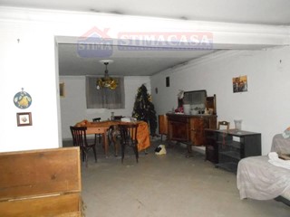 Immobile commerciale in Vendita a Afragola, 90'000€, 160 m²