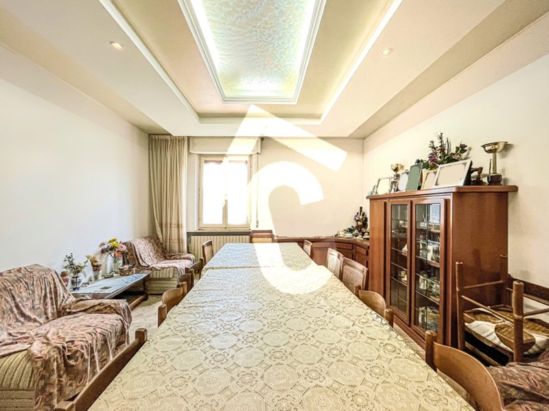 Casa Indipendente in Vendita a Jesi, zona ZONA 2B, 240'000€, 271 m²