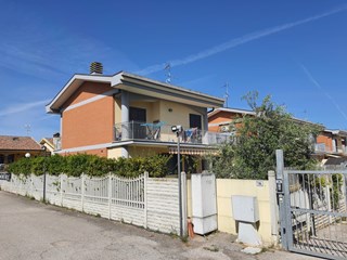 Quadrilocale in Vendita a Anzio, zona Lavinio, 115'000€, 60 m²