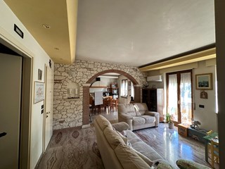 Appartamento in Vendita a Chiampo, zona Centrale, 179'000&euro;, 130 m², arredato