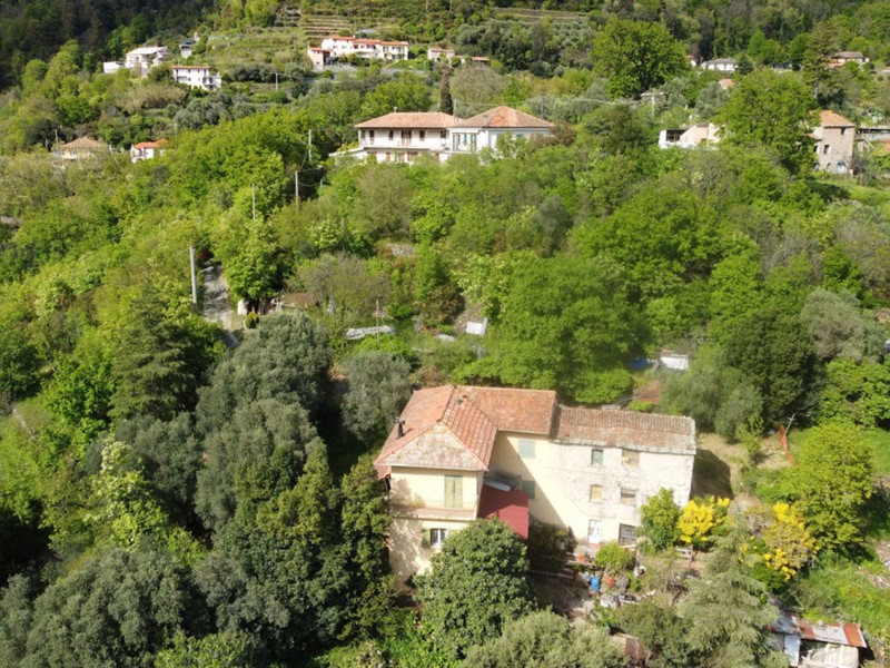Casa Indipendente in Vendita a Varazze, 300'000€, 350 m²